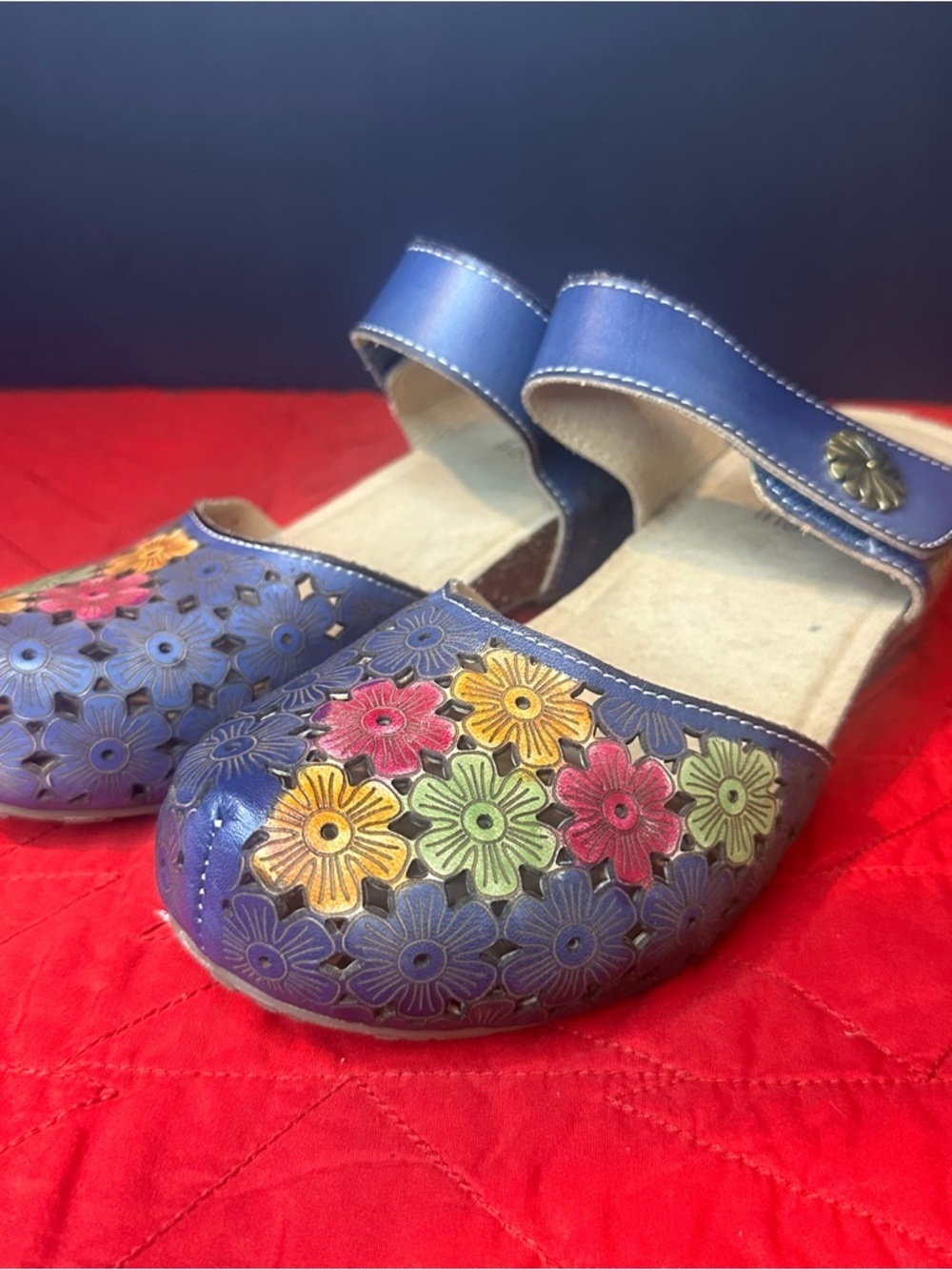 L’artiste Spring Step Spikey Blum Clogs